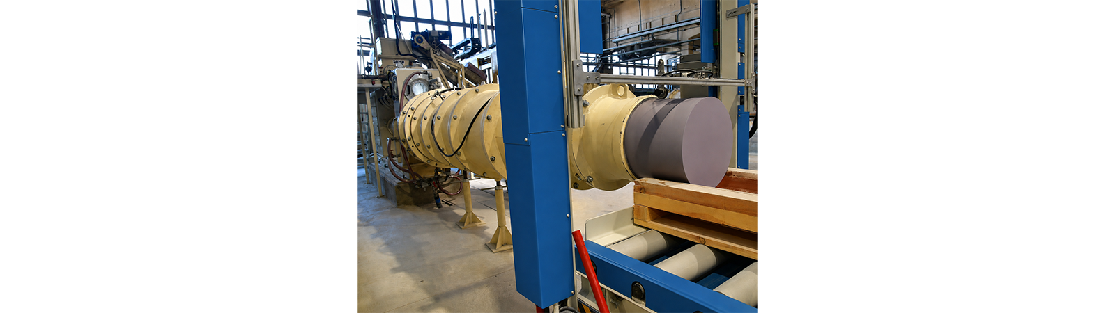 Zapel installa un nuovo estrusore NVPP500 di SAMA per la produzione di isolatori ceramici